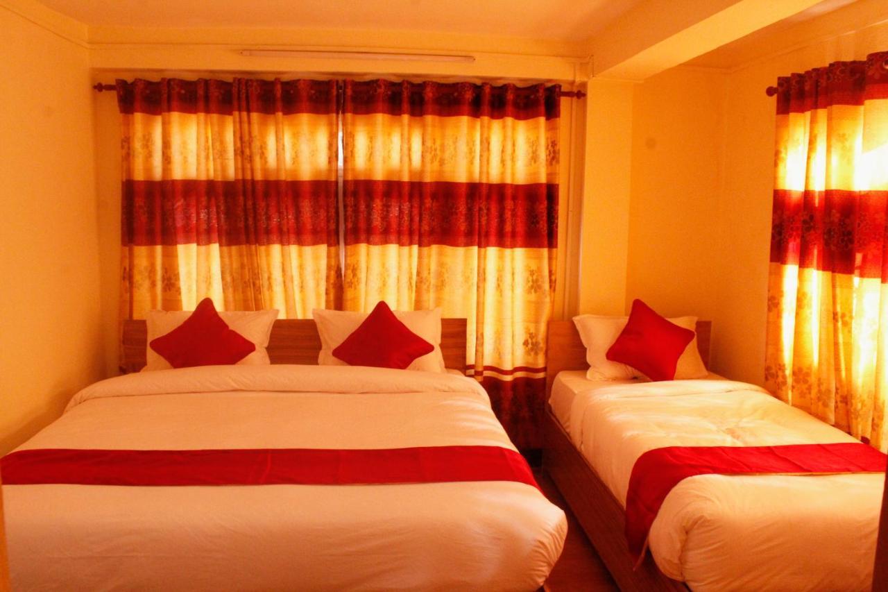 Mountain Backpackers Hostel Kathmandu Buitenkant foto